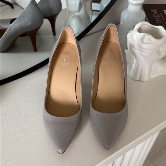 MICHAEL Michael Kors Elegant Gray Heels - Picture 2 of 6